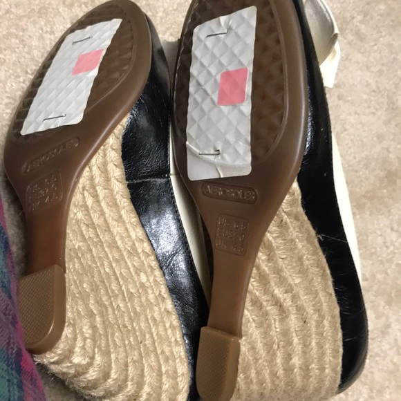 “NWOT” AEROSOLE TWO TONE COLORED WEDGE HEELS 6 1/2 - Picture 6 of 6